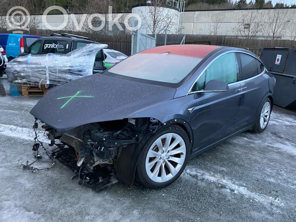 Model X Tesla Model X  1069534E0A