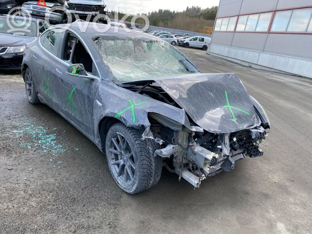 Model 3 Tesla Model 3  104416100D
