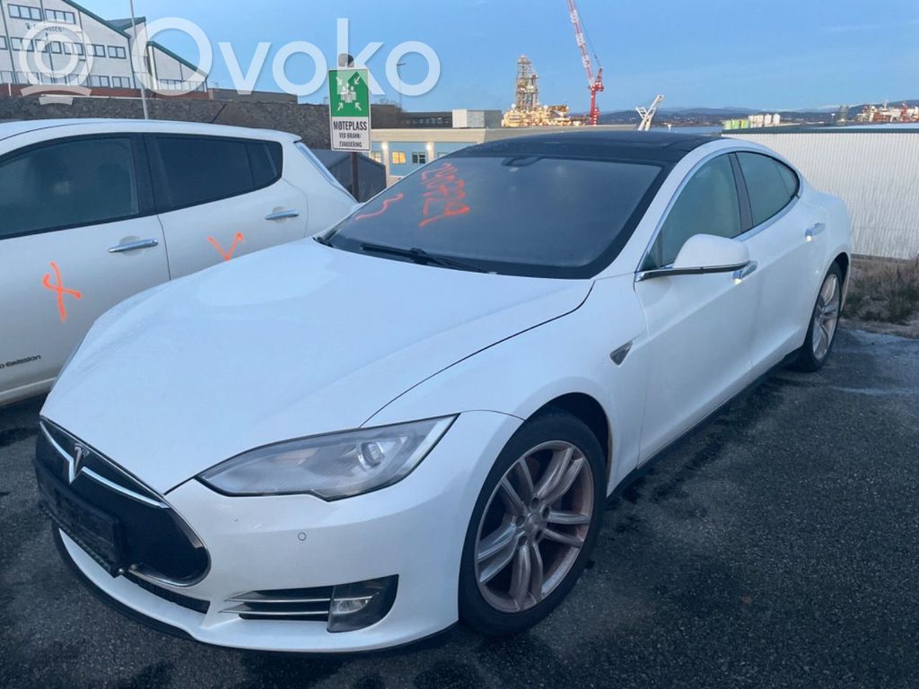 Model S Tesla Model S  106875000A