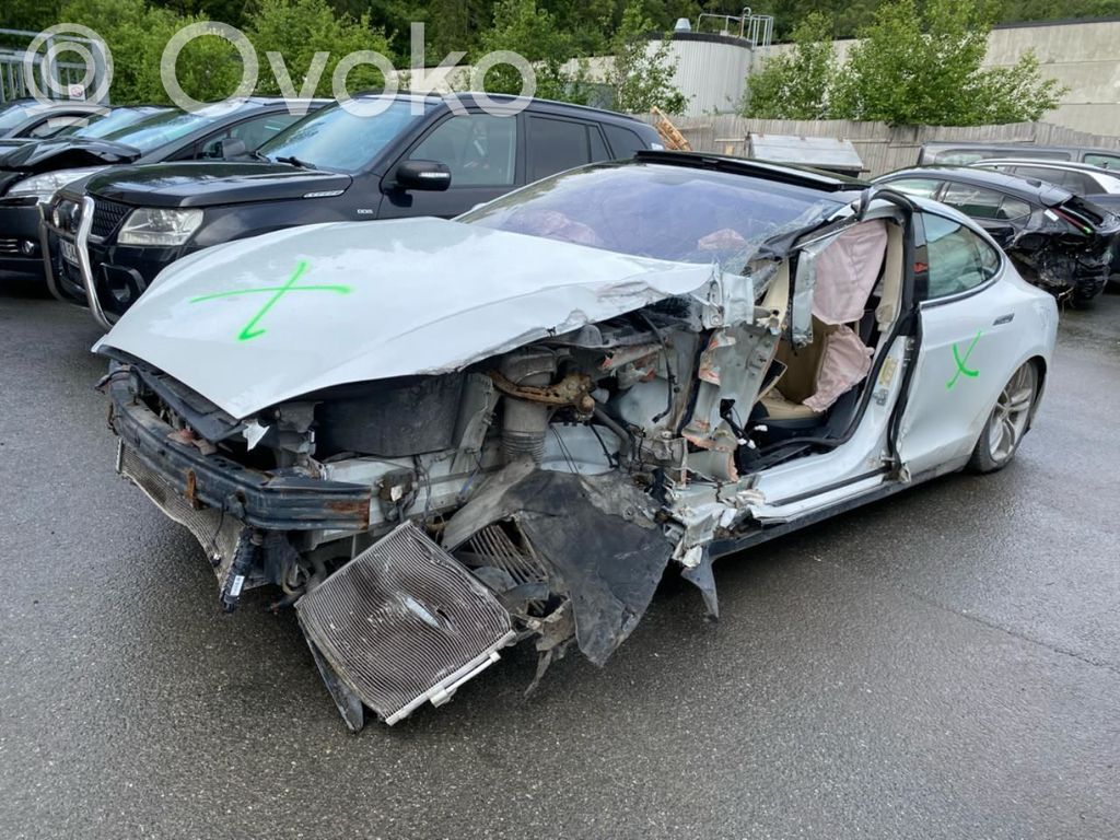 Model S Tesla Model S  102262000C