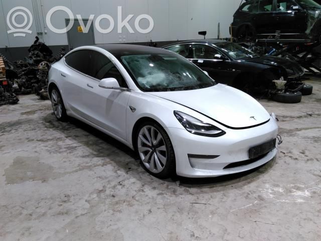 Model 3 Tesla Model 3  109575700C