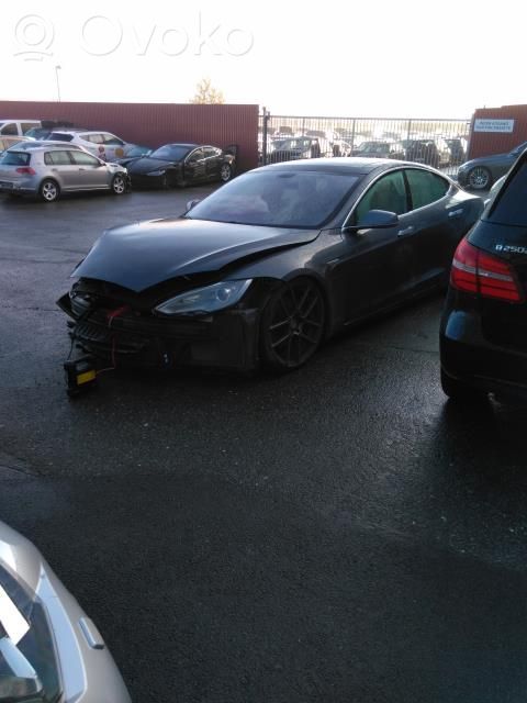 Model S Tesla Model S  100771901A