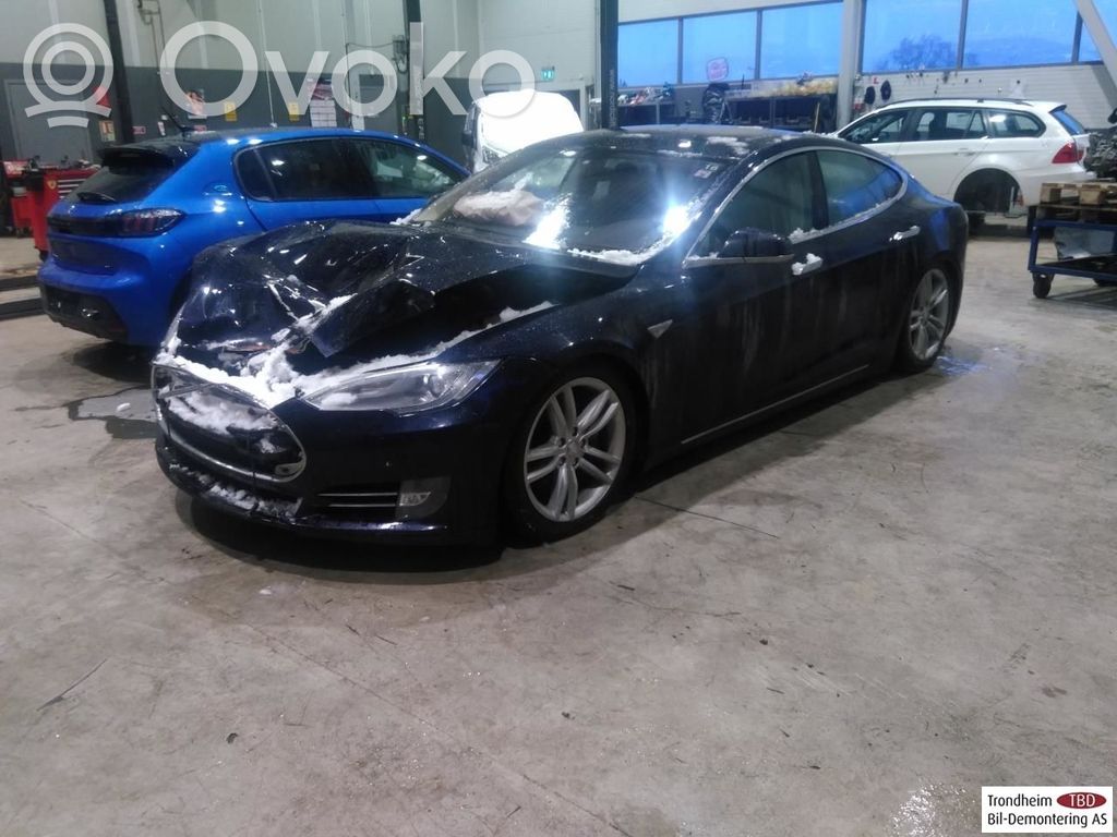 Model S Tesla Model S  102401800A