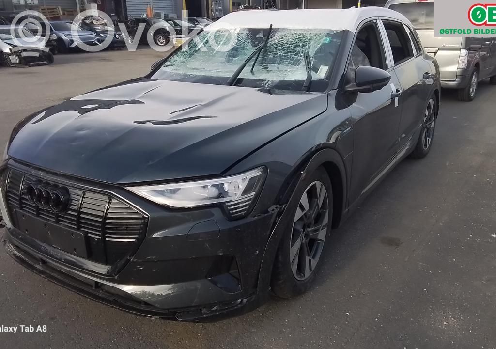 e-tron e-tron  4M0615108BS
