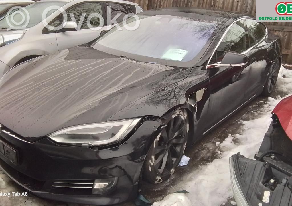 Model S Tesla Model S  109781400A