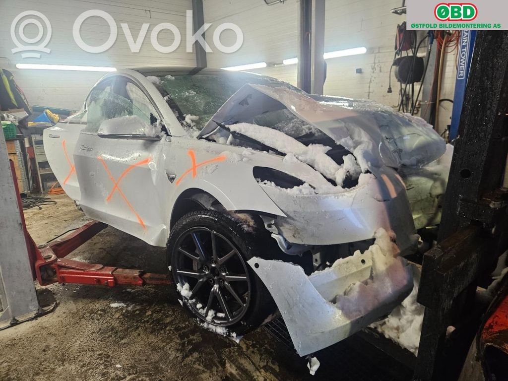 Model 3 Tesla Model 3  104457500C