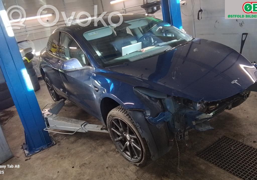 Model 3 Tesla Model 3  108340180J