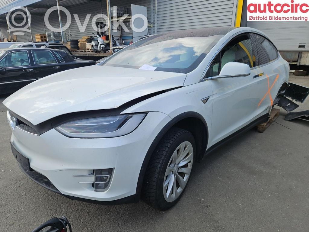 Model X Tesla Model X  103779700D