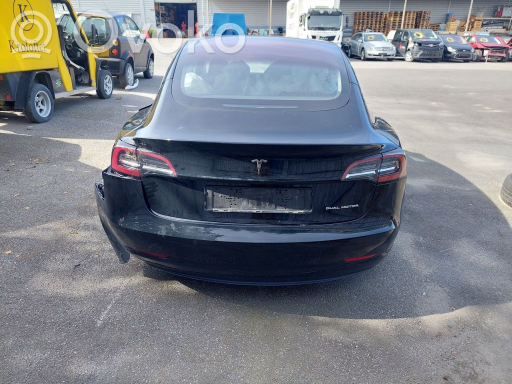 Model 3 Tesla Model 3  104435400A