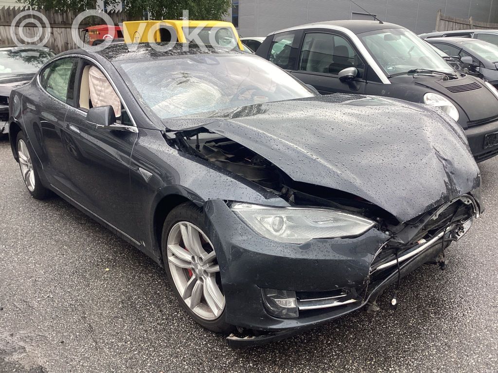 Model S Tesla Model S  104895100A