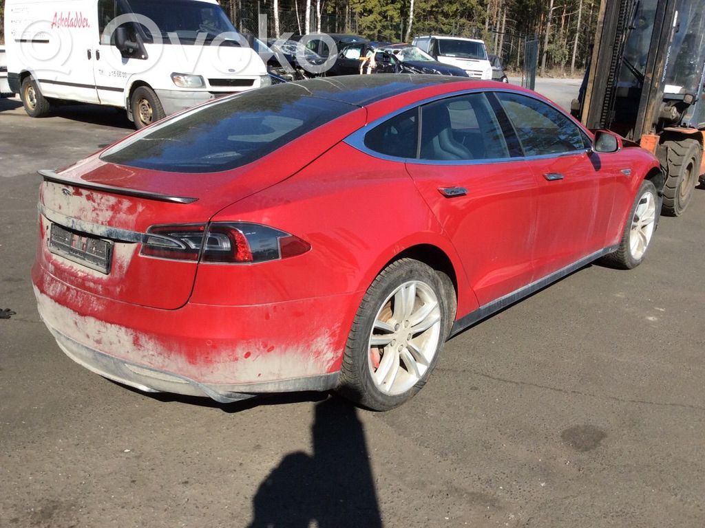 Model S Tesla Model S  104847600C