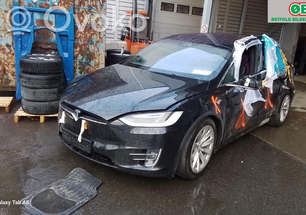 Model X Tesla Model X  103779700D