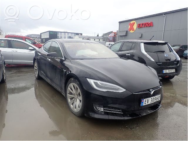 Model S Tesla Model S  103779700D