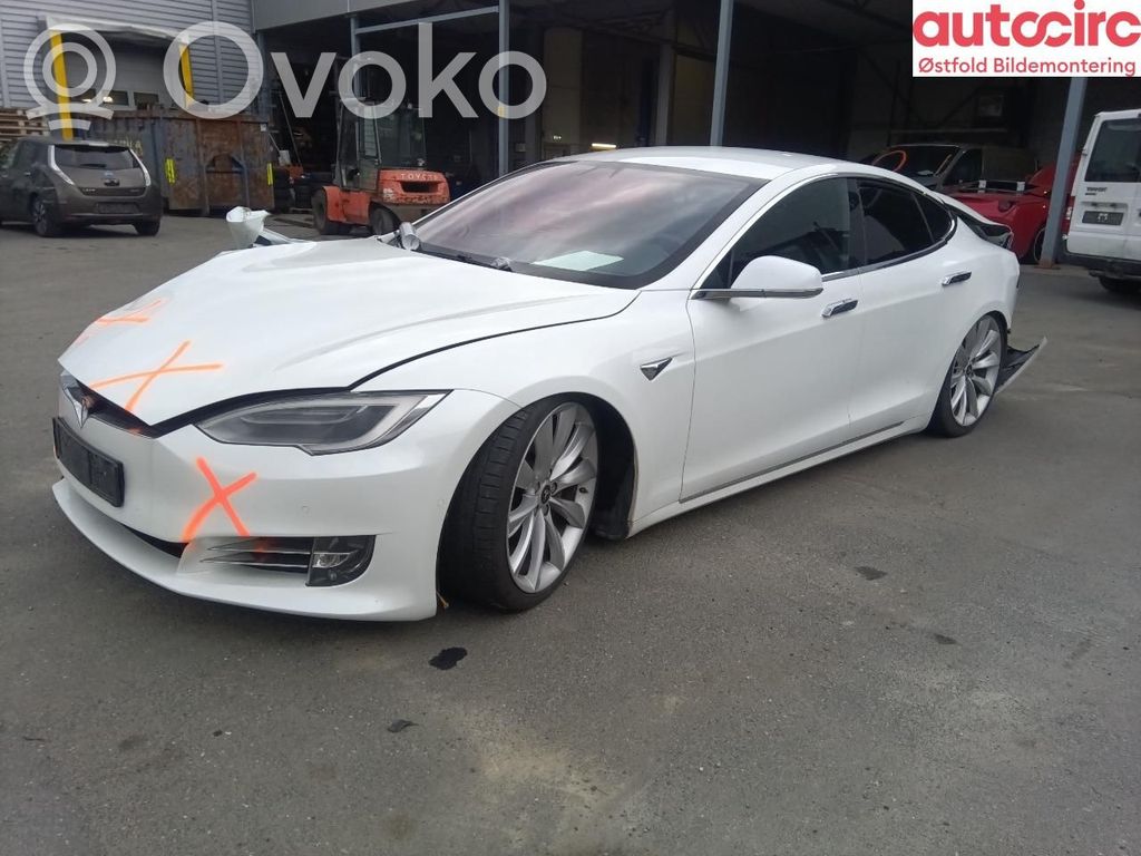 Model S Tesla Model S  106910400B