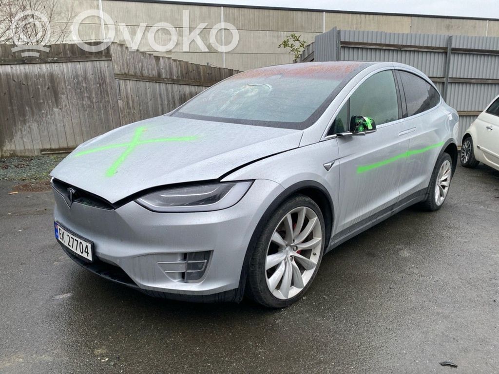 Model X Tesla Model X  103722210C
