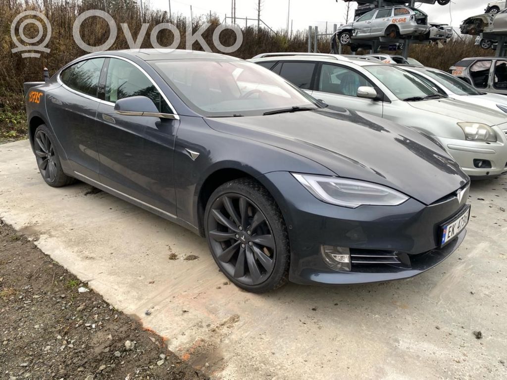 Model S Tesla Model S  103164300B
