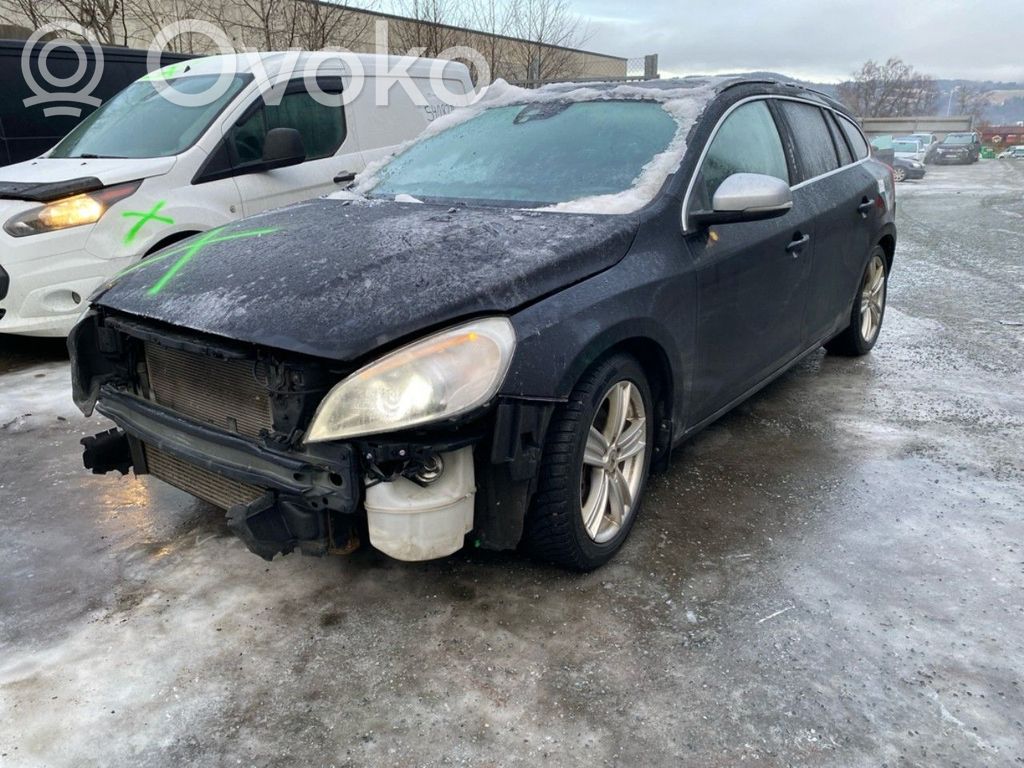 V60 V60, V60 Cross Country  30659390