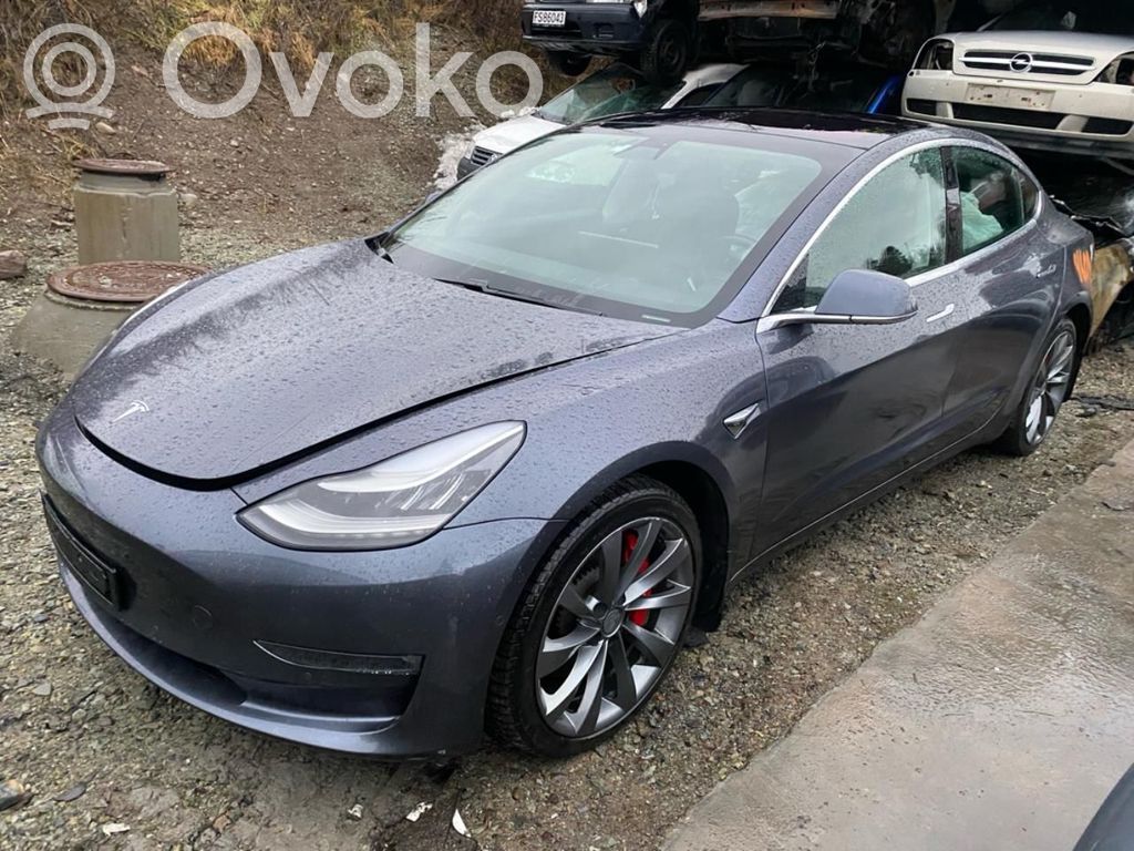 Model 3 Tesla Model 3  108340180J