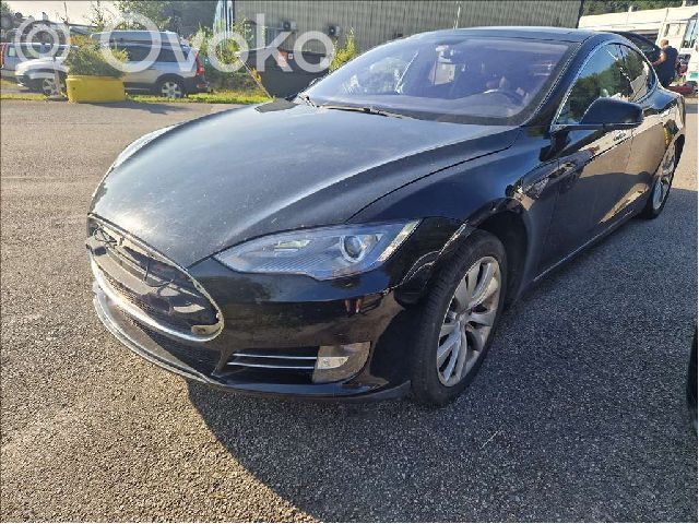 Model S Tesla Model S  102735100C