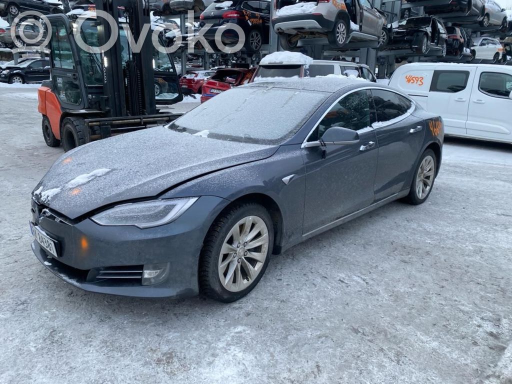 Model S Tesla Model S  111498400A