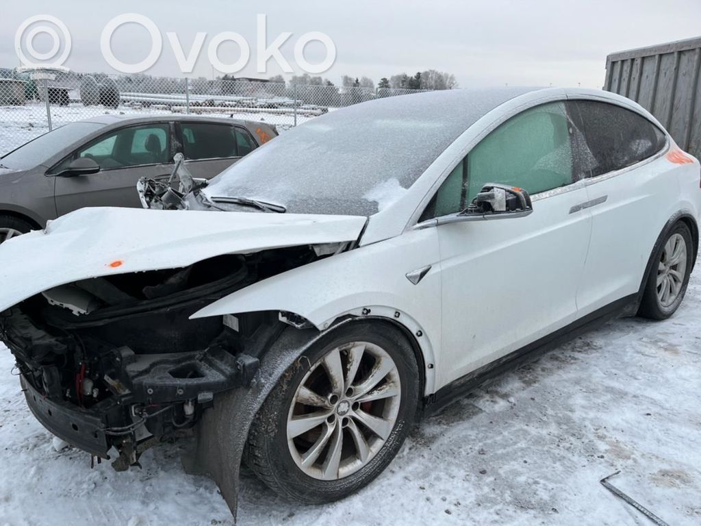Model X Tesla Model X  102711100D