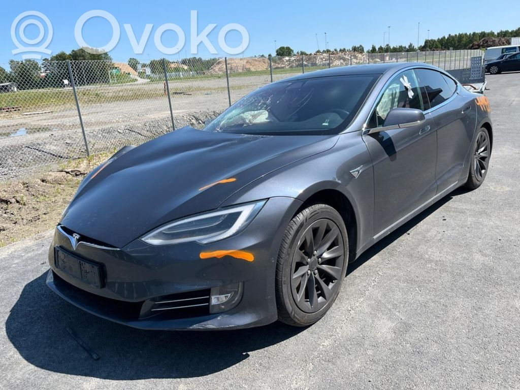 Model S Tesla Model S  104263900D