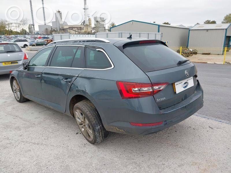 Superb B8 (3V) Superb  04L907309R
