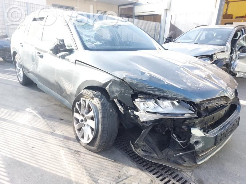 Superb B8 (3V) Superb  3V0839461