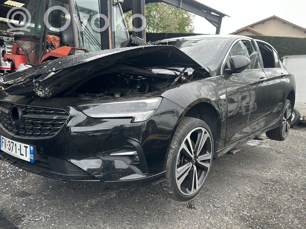 Insignia B Insignia  YR00084780