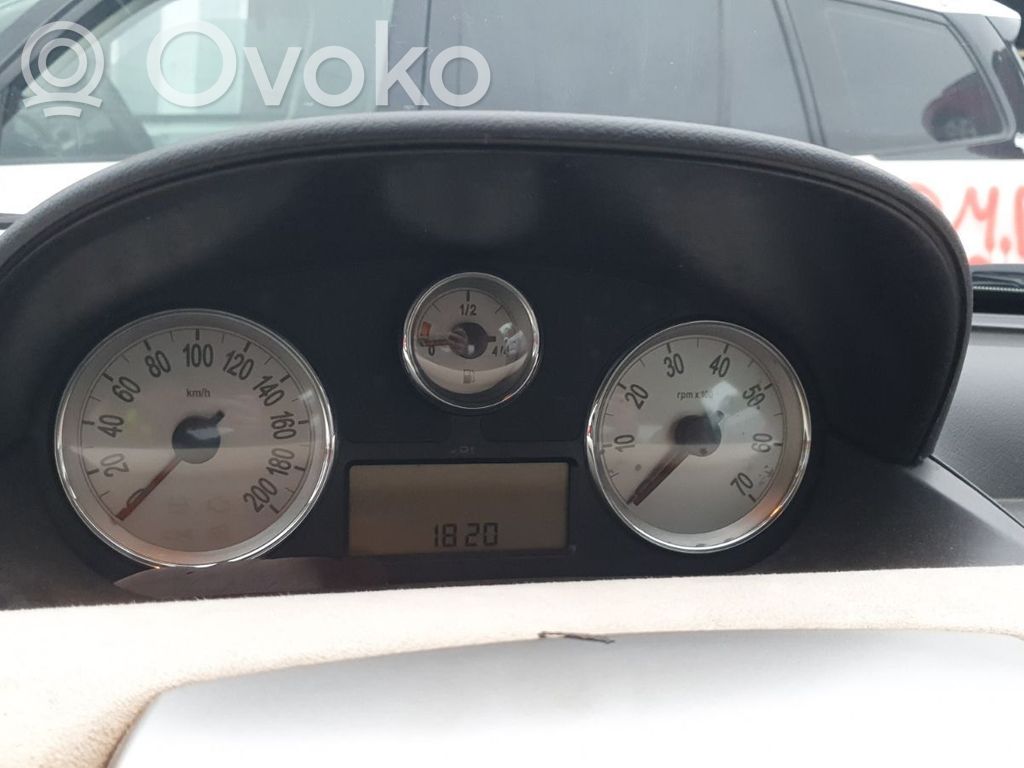 Ypsilon Ypsilon  51792195