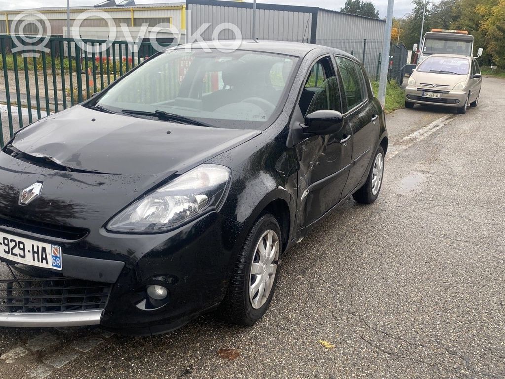 Clio III Clio  8200886944