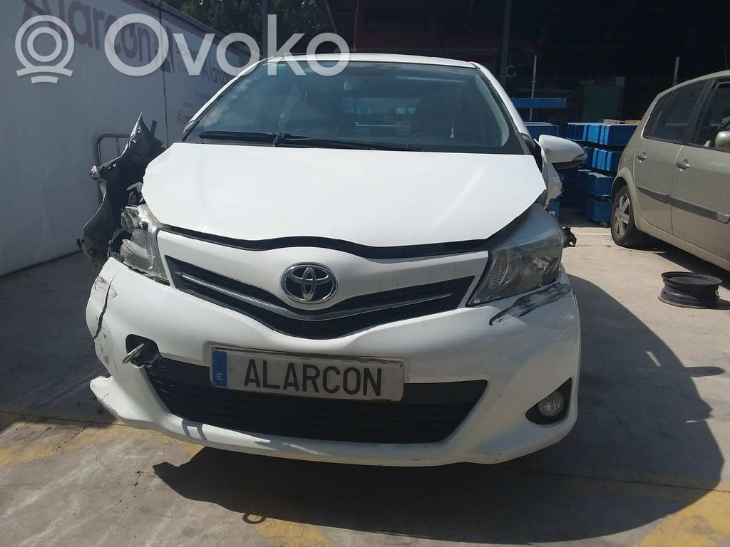 Yaris Yaris  894650D130