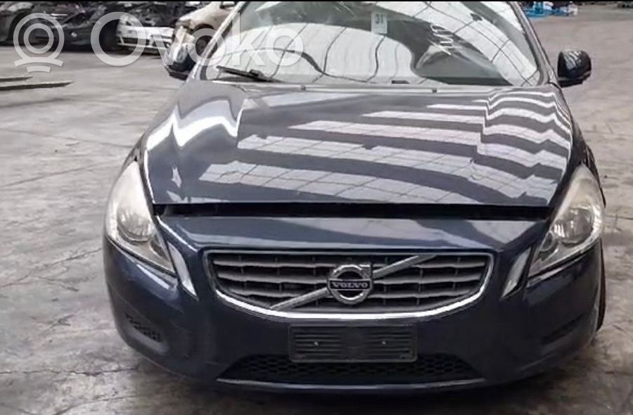 V60 V60, V60 Cross Country  P31329137