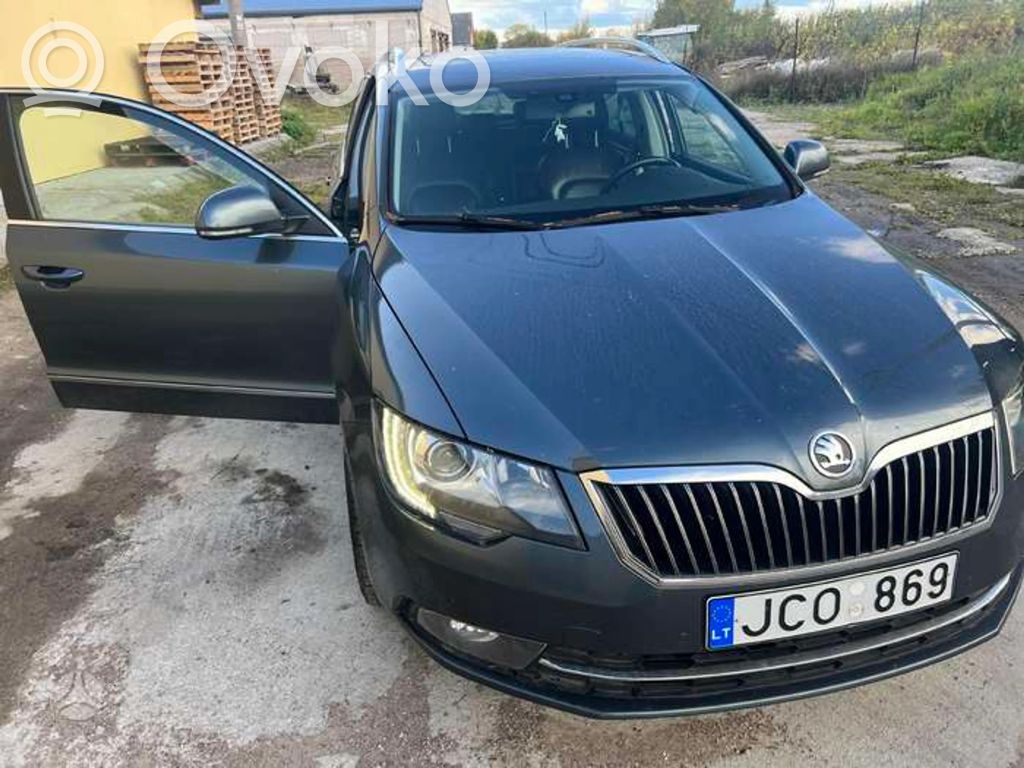 Superb B6 (3T) Superb  1K0857511E