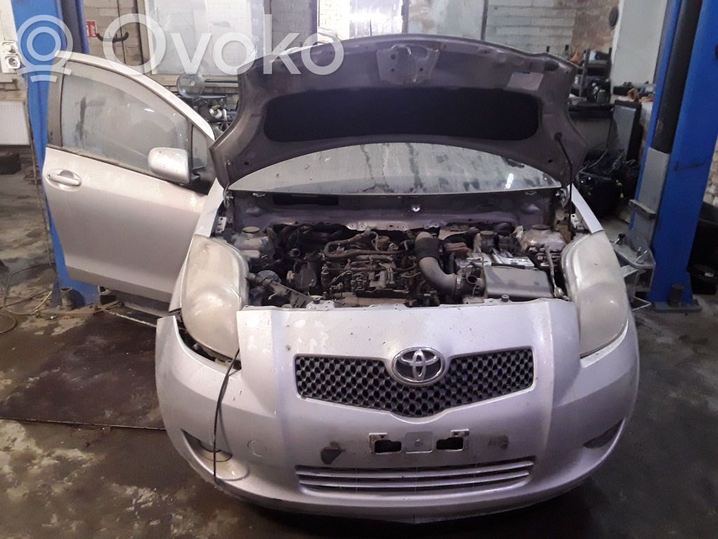 Yaris Yaris  8273052321