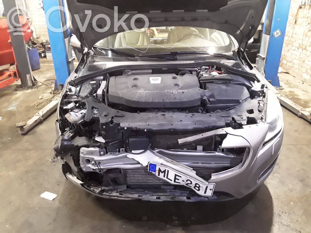 V60 V60, V60 Cross Country  31268995