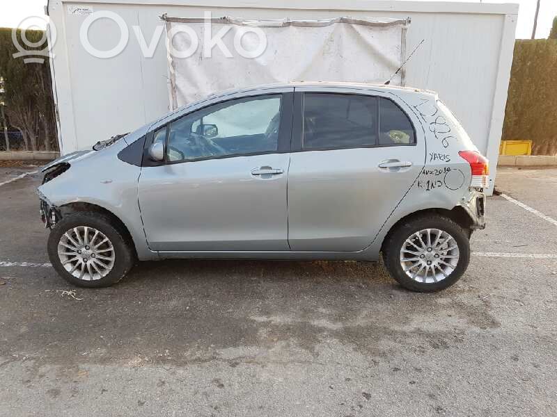 Yaris Yaris  8946712170