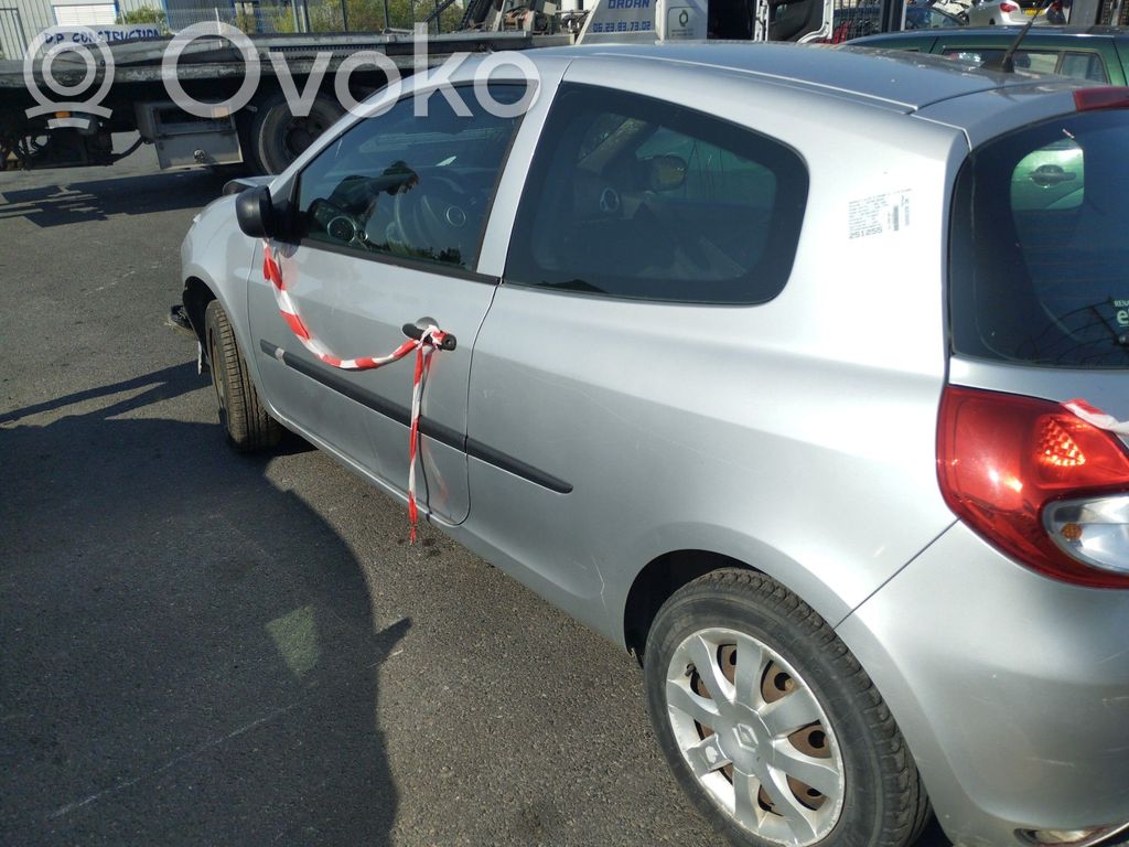 Clio III Clio  8200296415