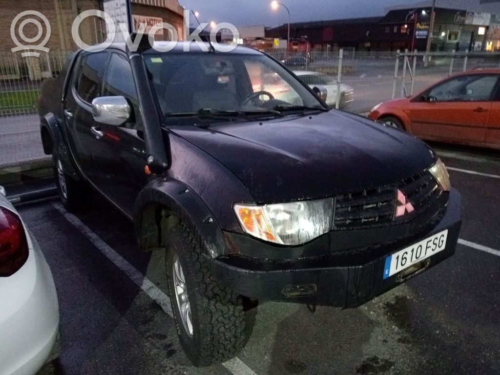 L200 L200, L300, L400 Space Gear  MR584952