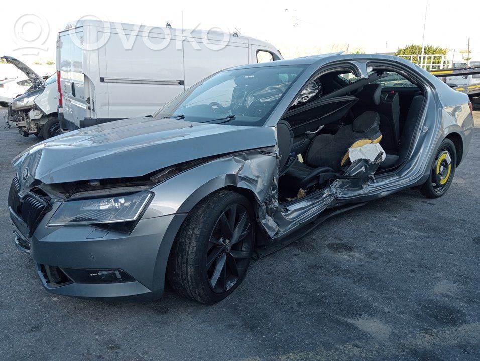 Superb B8 (3V) Superb  04L906262A