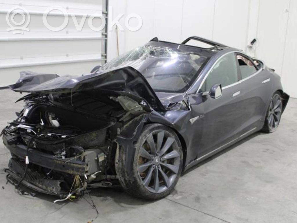 Model S Tesla Model S  104500603B