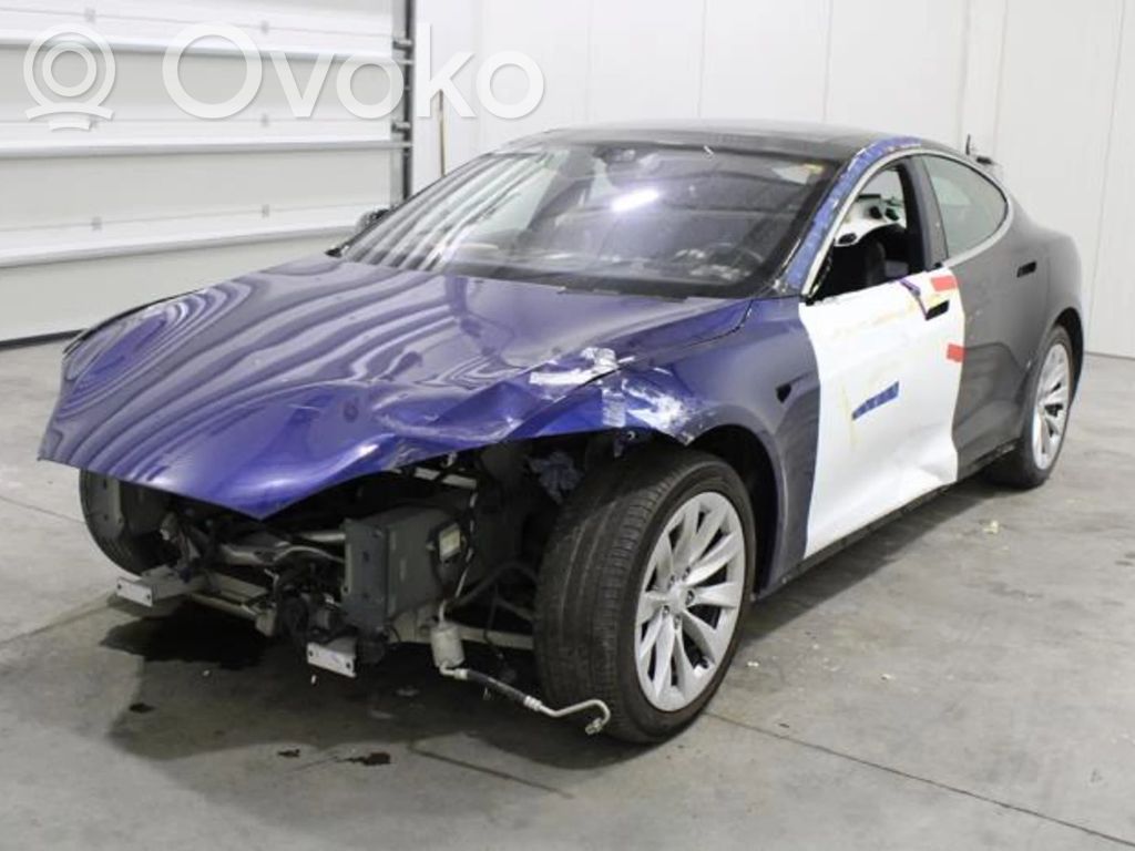 Model S Tesla Model S  103779700D