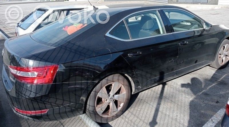 Superb B8 (3V) Superb  04L906088BB