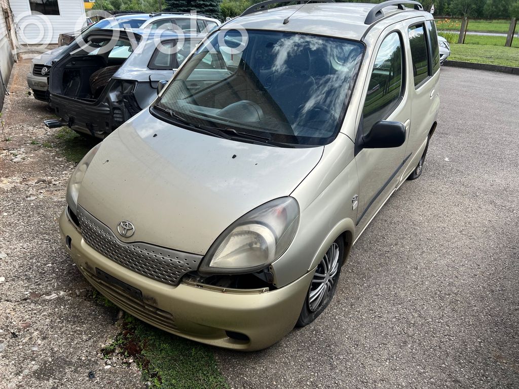 Yaris Verso Yaris Verso  060851017