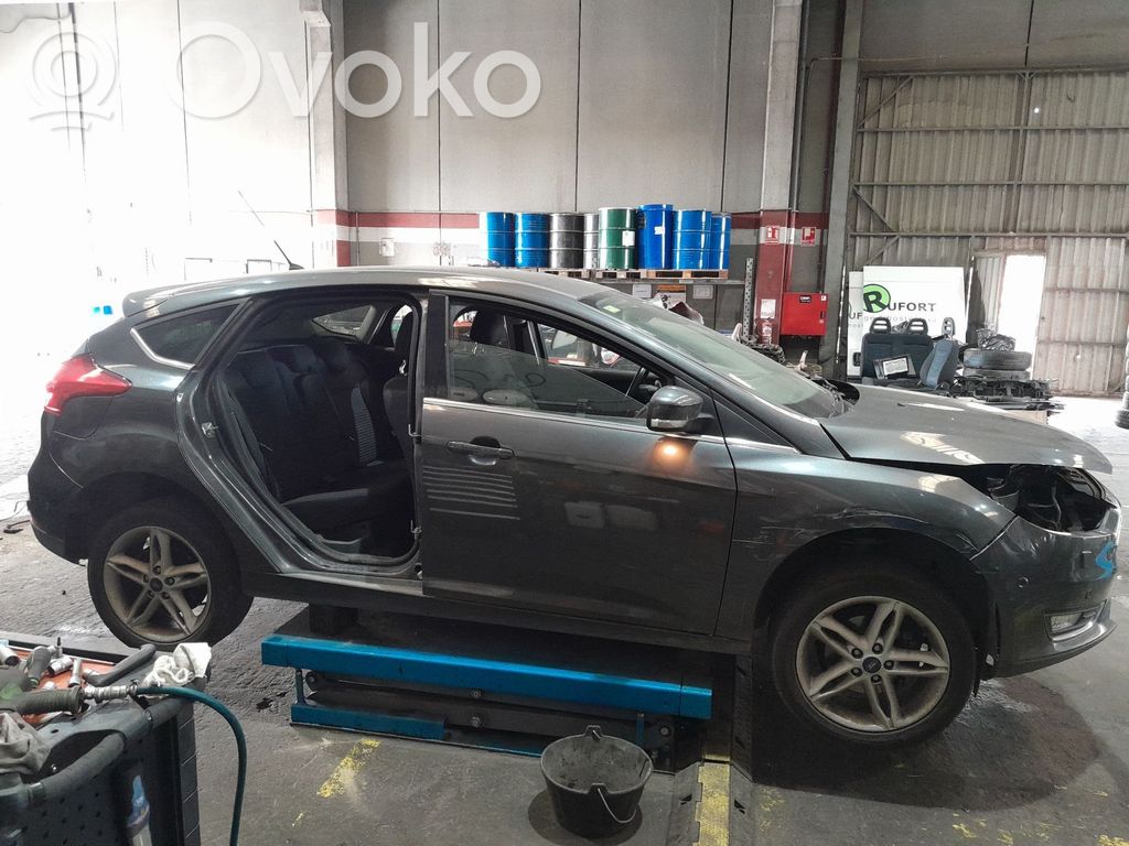 Focus Focus  AV6T13335