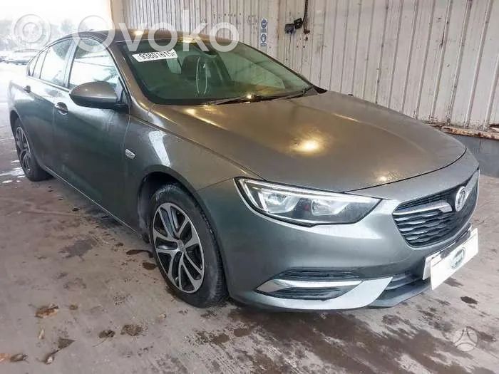 Insignia B Insignia  13520813