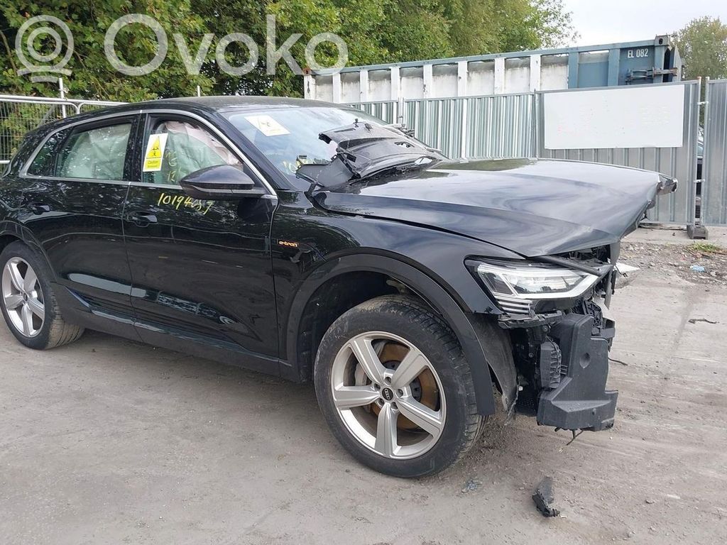 e-tron e-tron  4KE501204C
