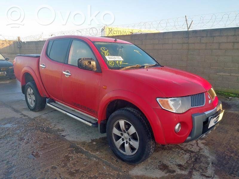 L200 L200, L300, L400 Space Gear  MR587974
