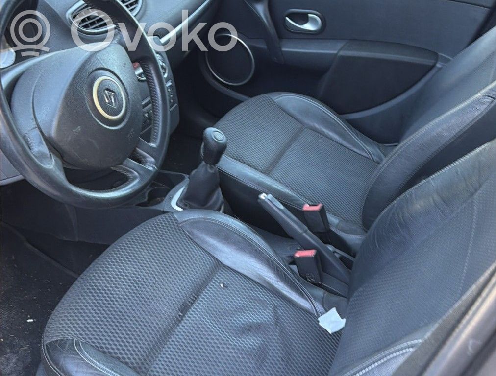 Clio III Clio  8200674055