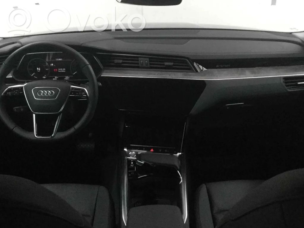 e-tron e-tron  8W8959107D